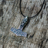 Antikt halskæde af Thors hammer