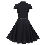 Enkel kjole i rockabilly-stil