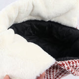 Rosa og hvid pelshat Standardtitel