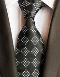Sort og hvidternet slips
