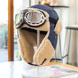 Traditionel pelshat Med briller