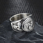 Triskele ring